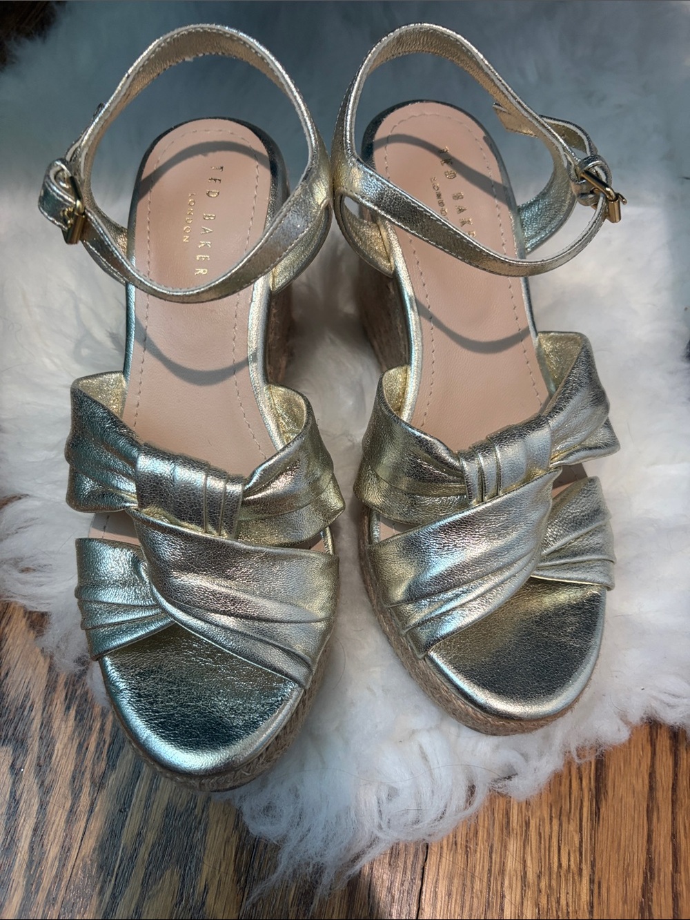 BRAND NEW Ted Baker Metallic Gold Knot Wedge Sandals, size 7